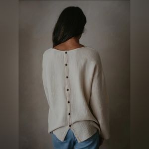 Simple Folk Button Back Top